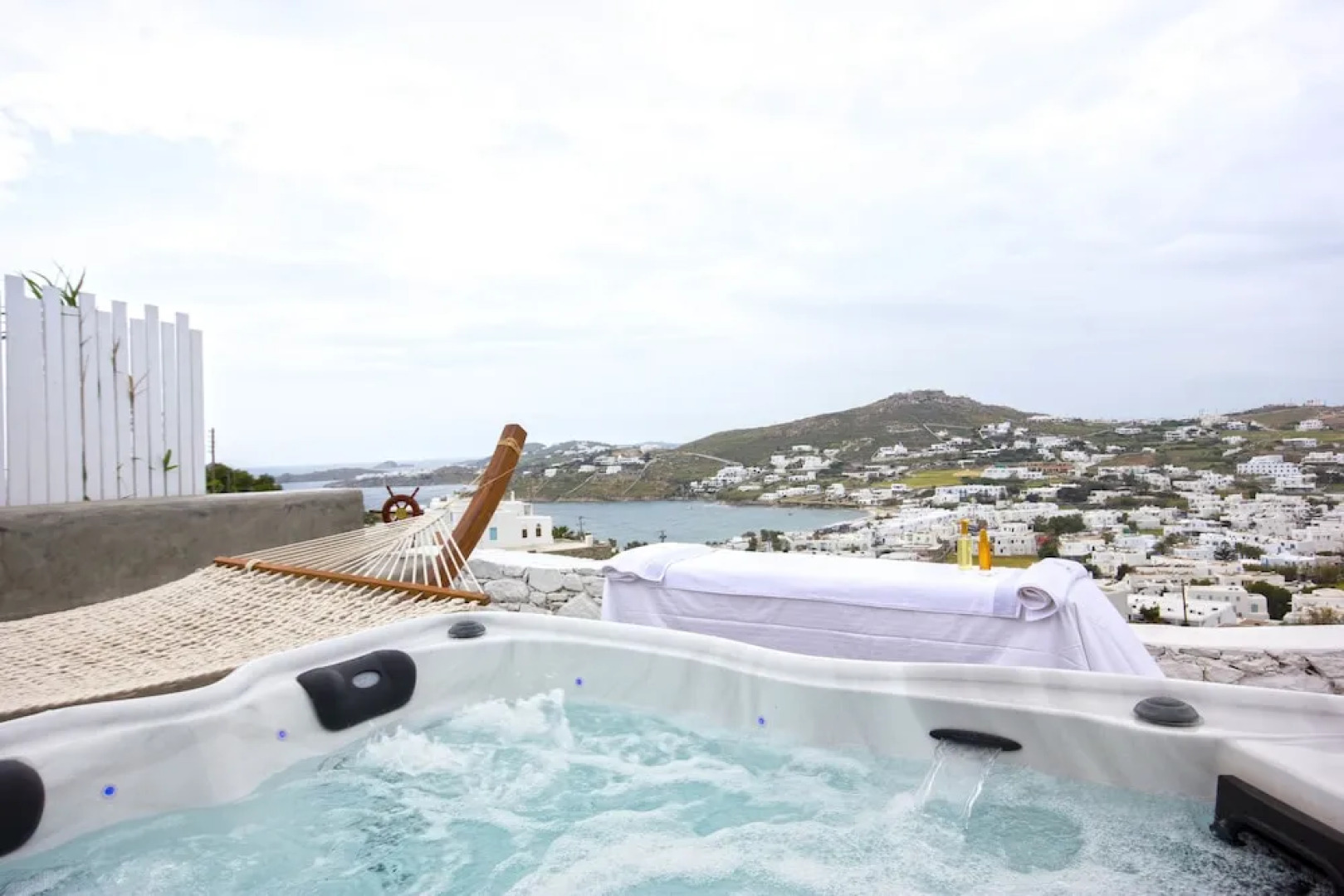 Anixi Lounge Suites - Adults Only