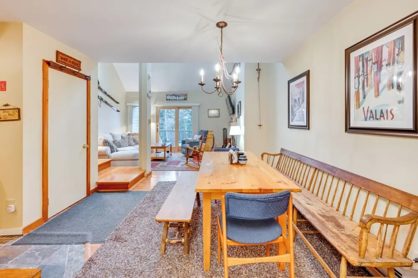 Cozy Bretton Woods Ski-in/ski-out Condo w/ Deck!