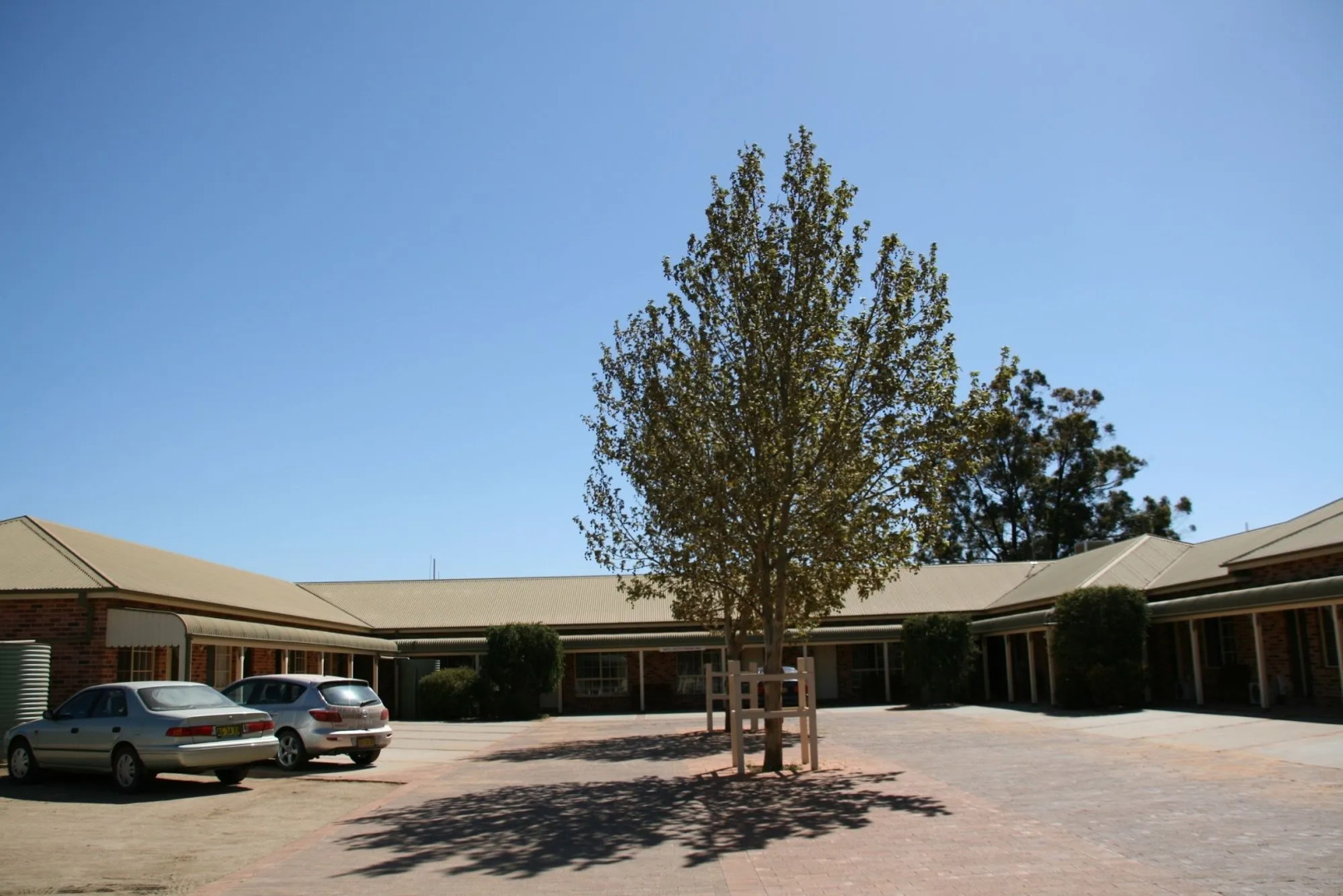 Country Gardens Motor Inn