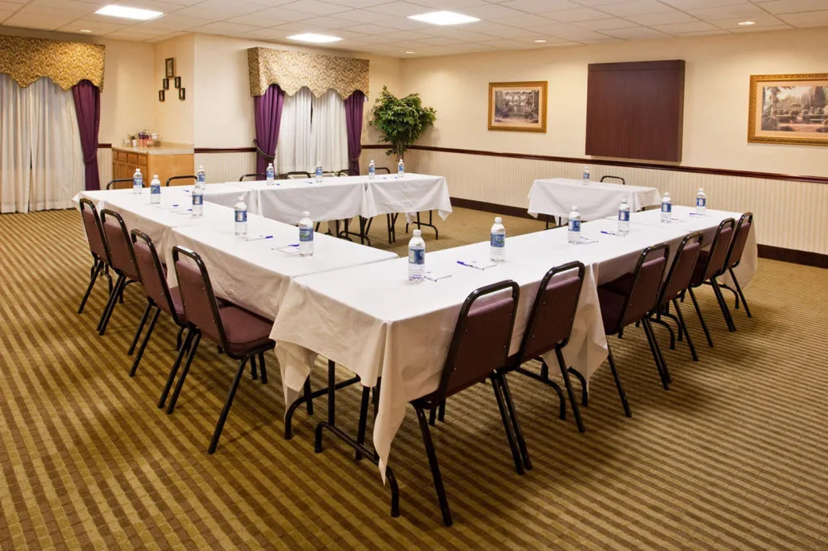 Holiday Inn Express Hotel & Suites CIRCLEVILLE