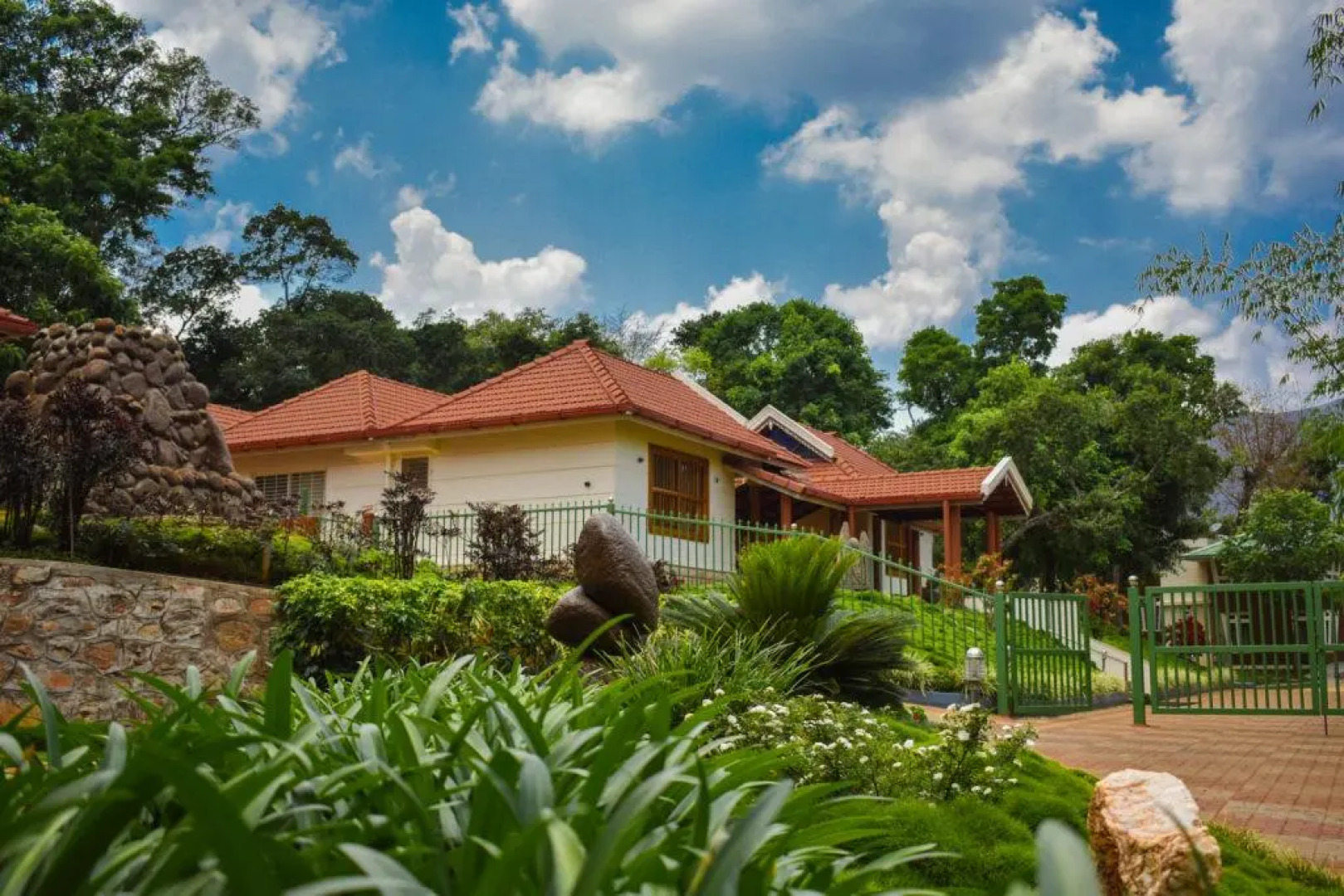 Honeydewwz Exoticaa Hotel & Resort