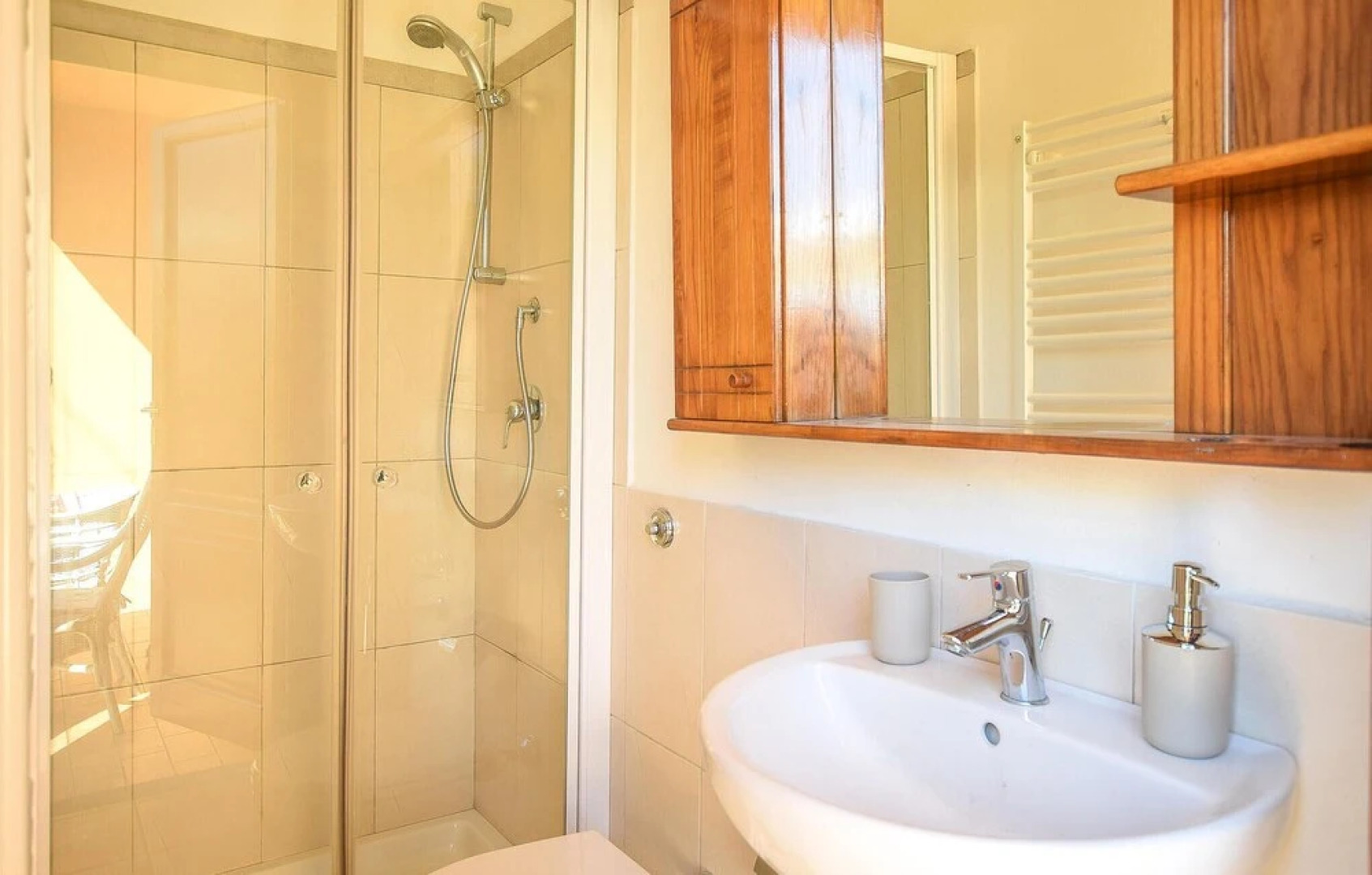 Beautiful Home in Orentano With 2 Bedrooms and Wifi