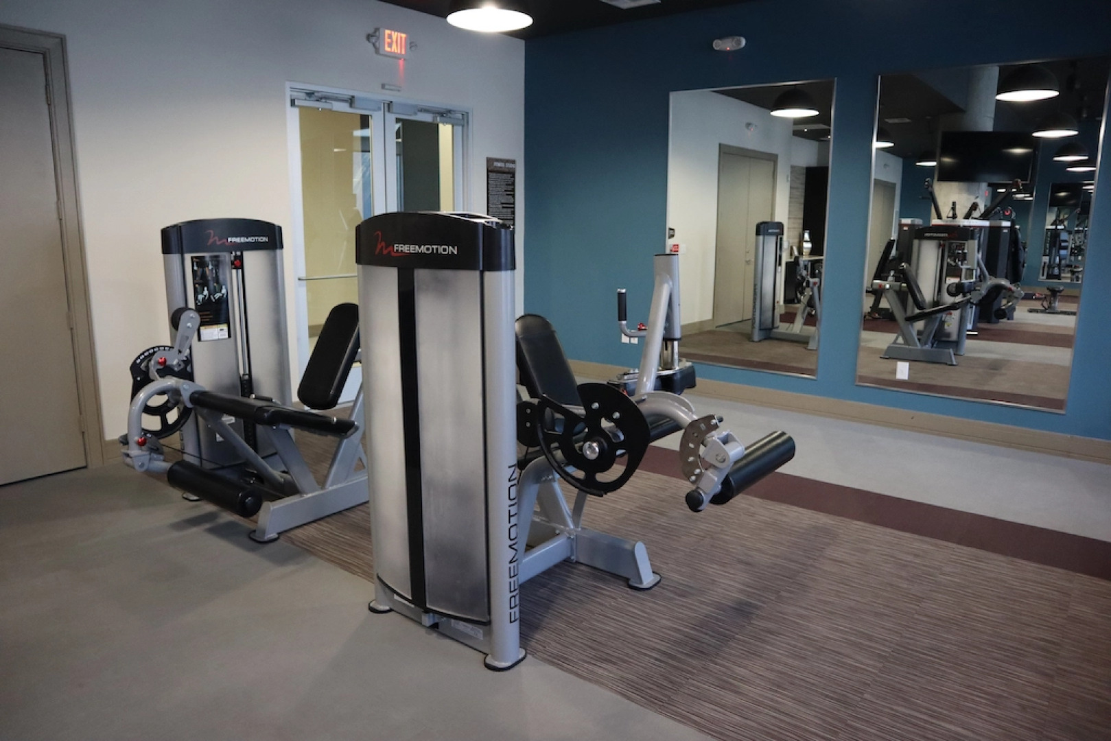 Spacious Apt With Amenities! Downtown Location!