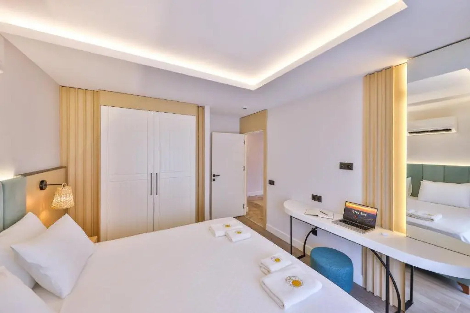 Отель Sole Suites