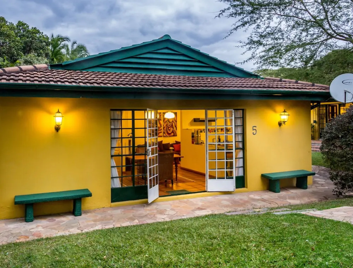 Jacana Gardens Guest Lodge