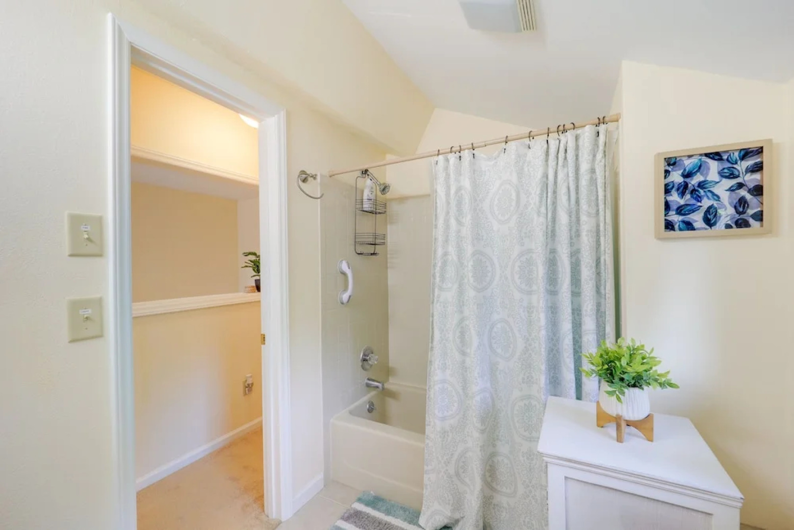 Bluebird Cottage in Newland Near Hiking & Skiing