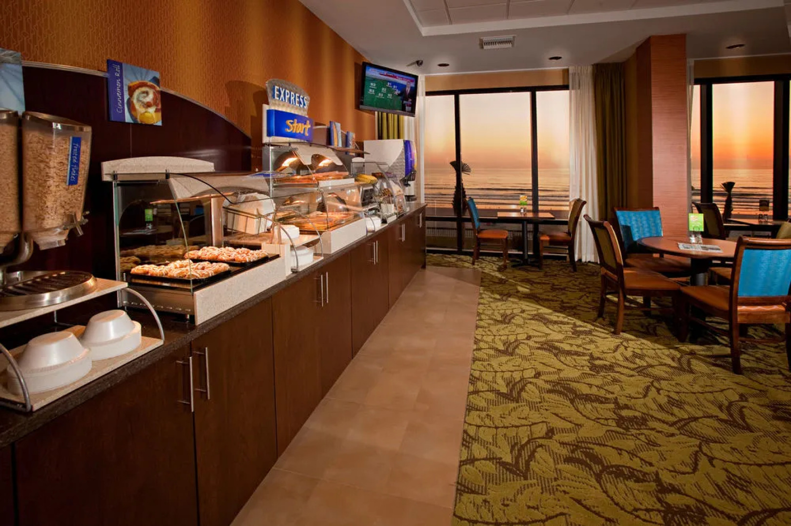 Holiday Inn Express Hotel & Suites Oceanfront Daytona Beach Shor