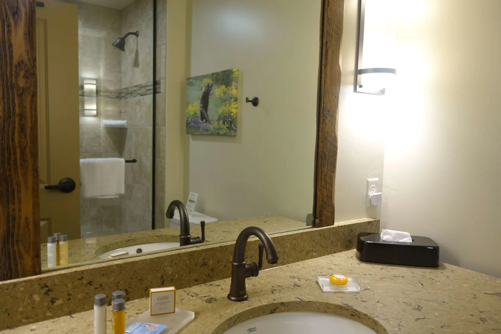 Glacier International Lodge