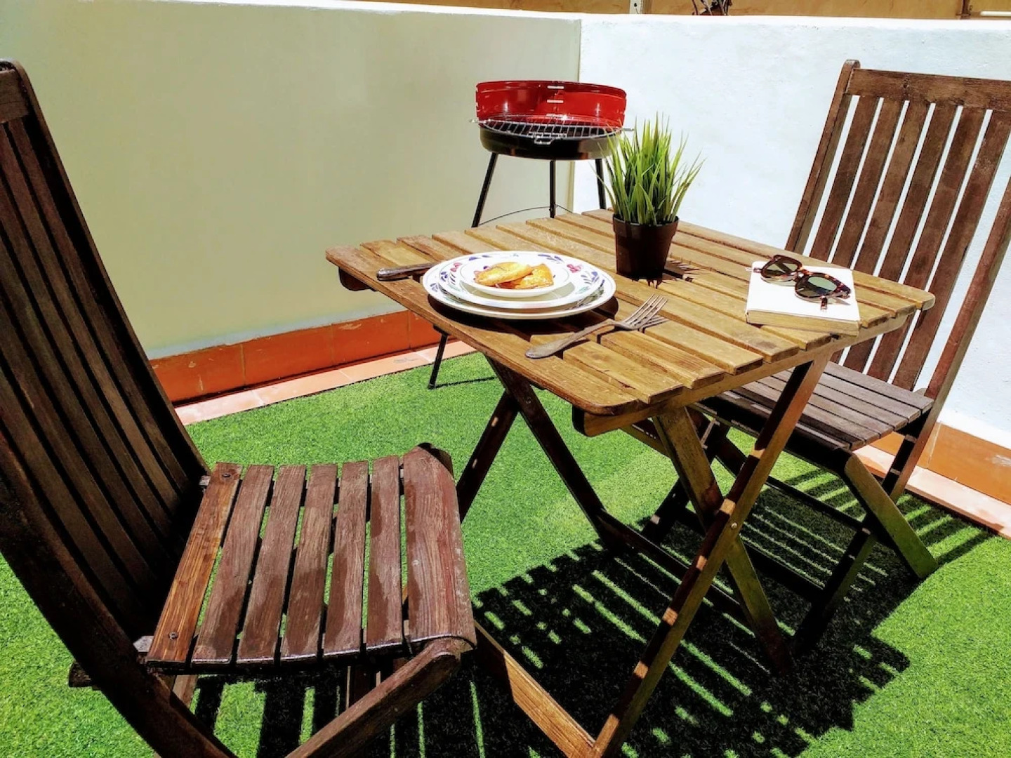 LARGE Apartment with large and sunny Terrace - Garden & Outdoor Gym, ALICANTE CENTER