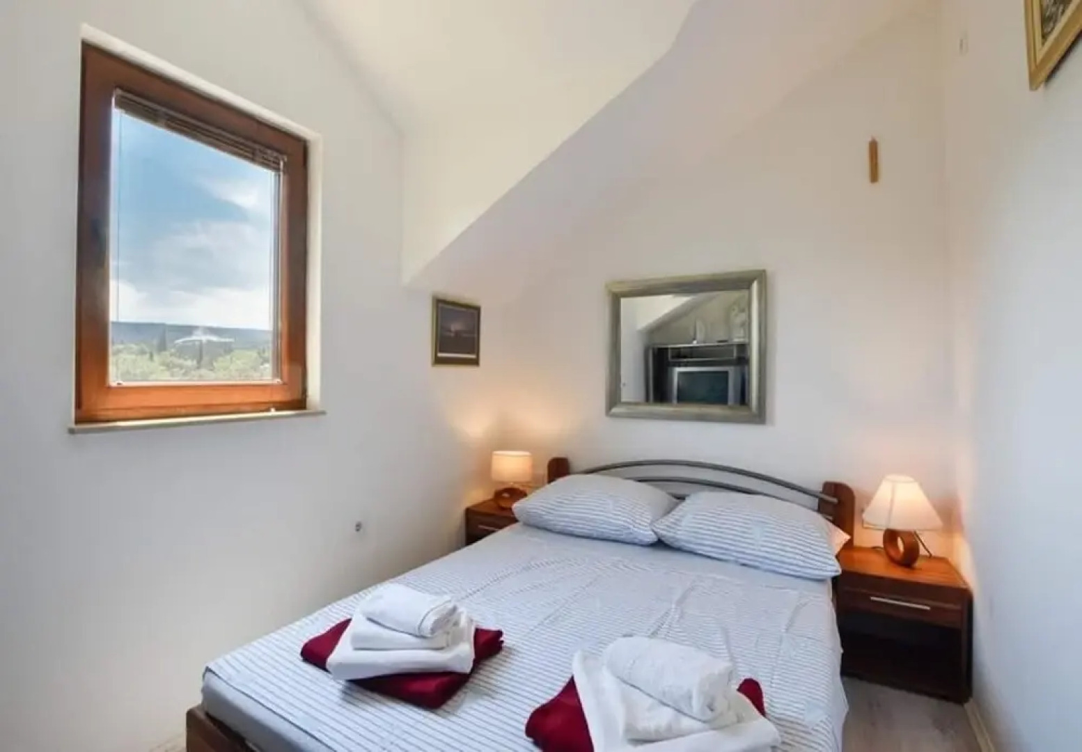 Niksi - With Pool - H