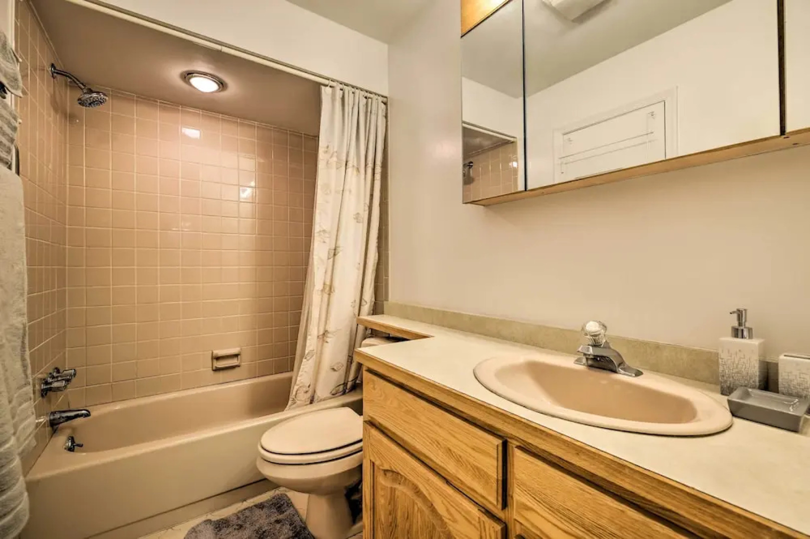 Pocono Pines Home ~ 10 Mi to Skiing & Hiking!