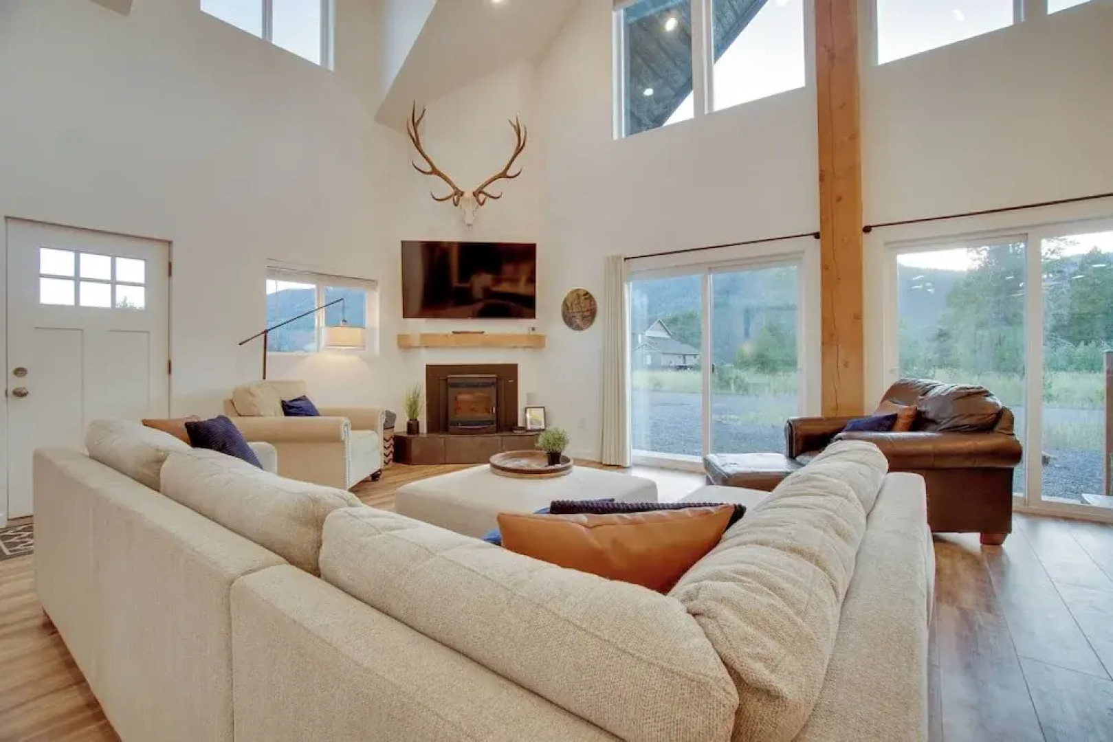 Modern Donnelly Cabin w/ Private Hot Tub