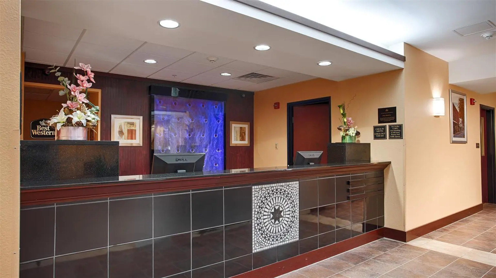 Paradise Inn & Suites