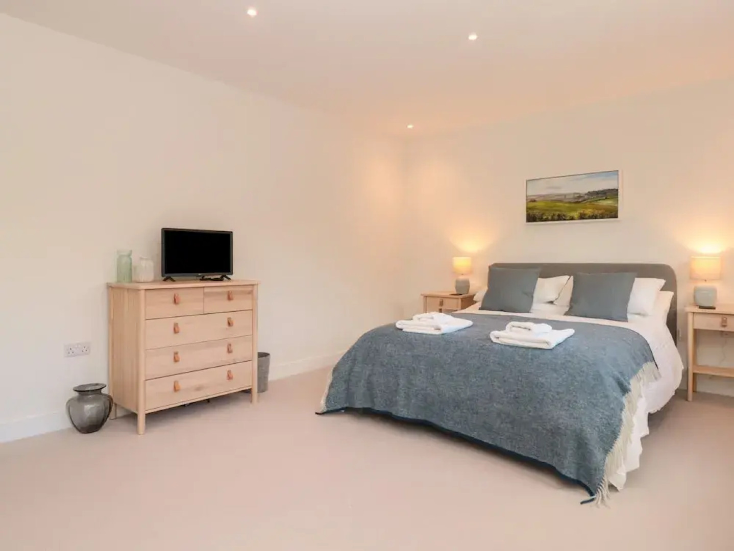 4 Court Terrace, Hillfield Village