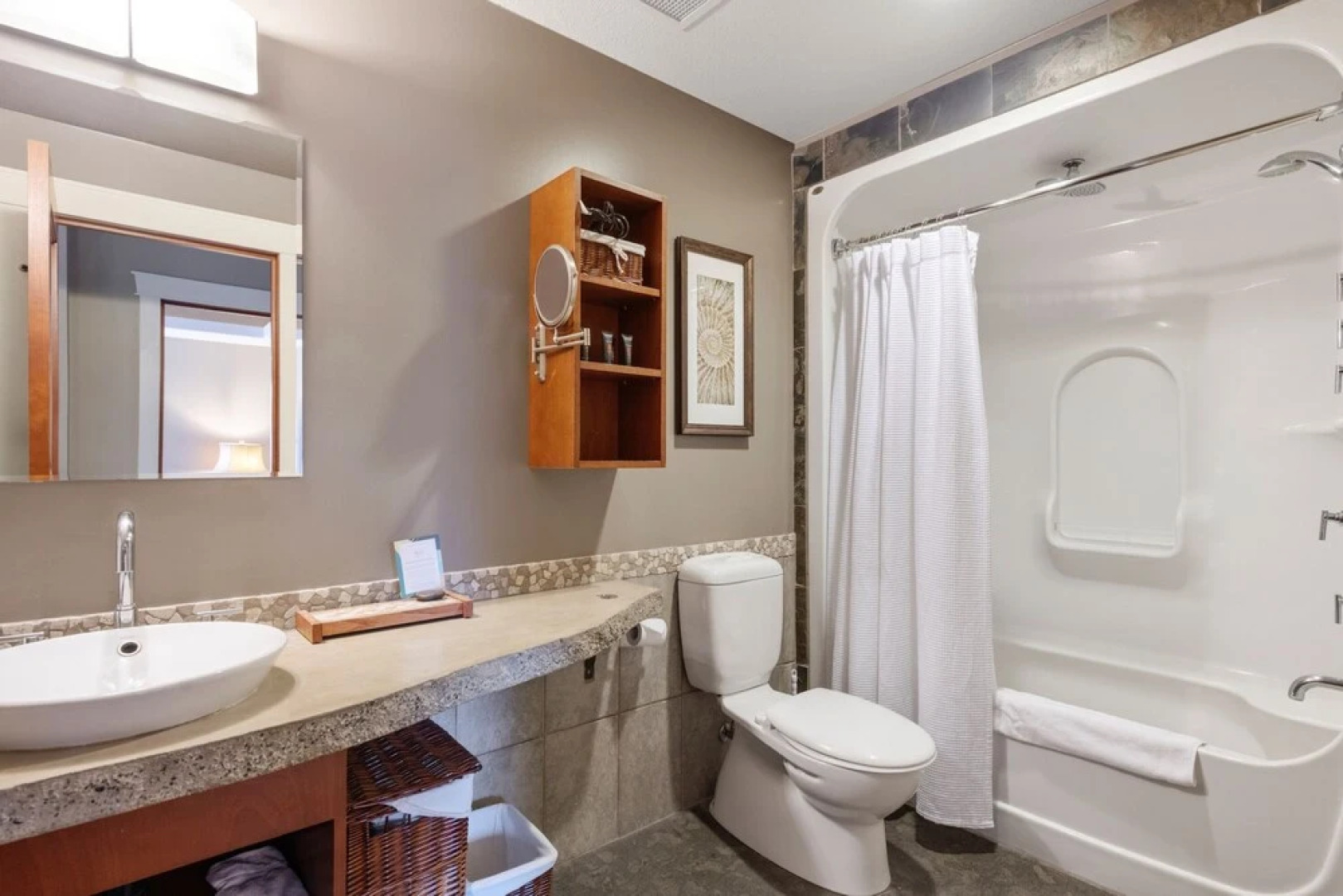 Exquisite 2BR/2BTH Luxury Condo with Mountain View