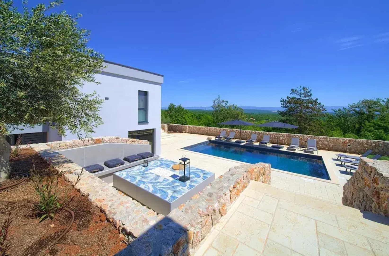 Villa Astrum With Heated Pool Jacuzzi and Sauna