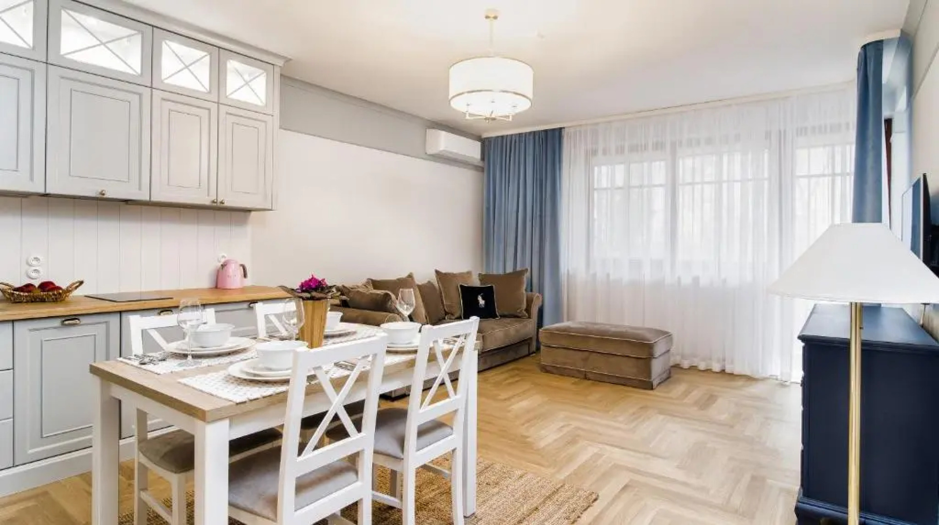 Apartament ,,Cesarski Dwór”