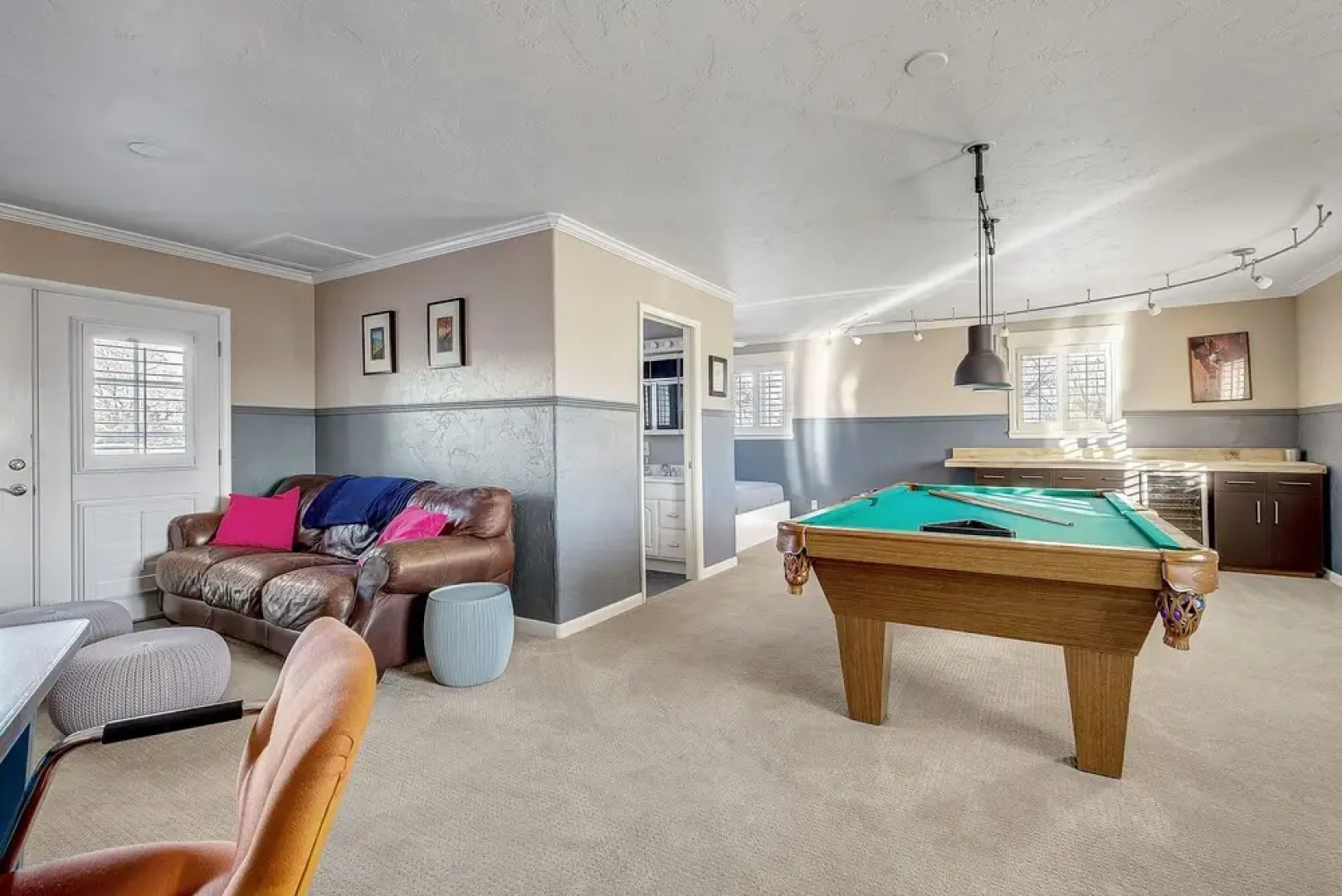 Klo6985 - Huge Home with Backyard Hot Tub! Parking