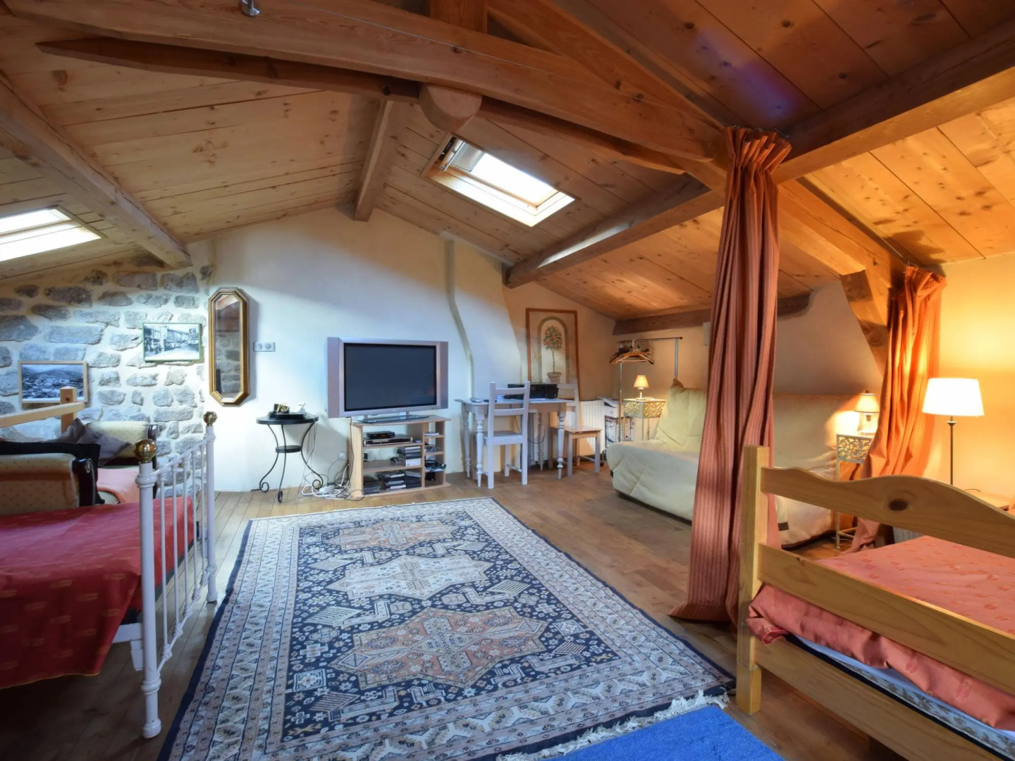 Stunning, Detached Holiday Home With Heatable Pool