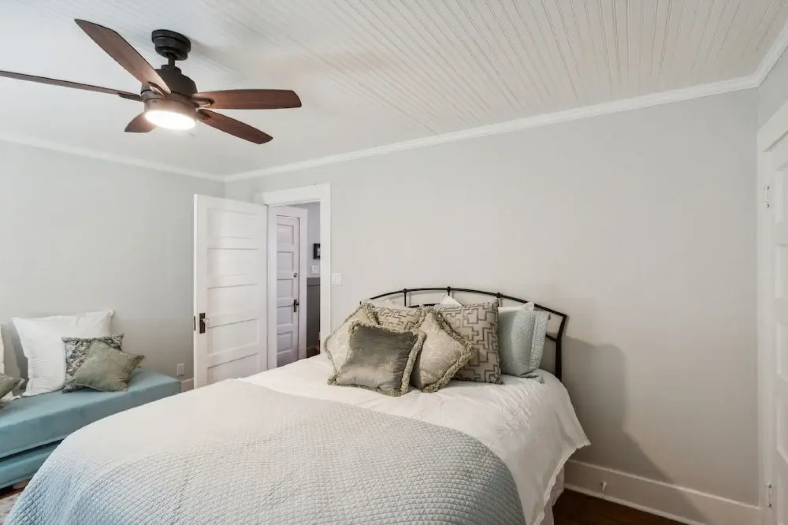 Charming Downtown Mccloud Retreat 2 Bedroom Home