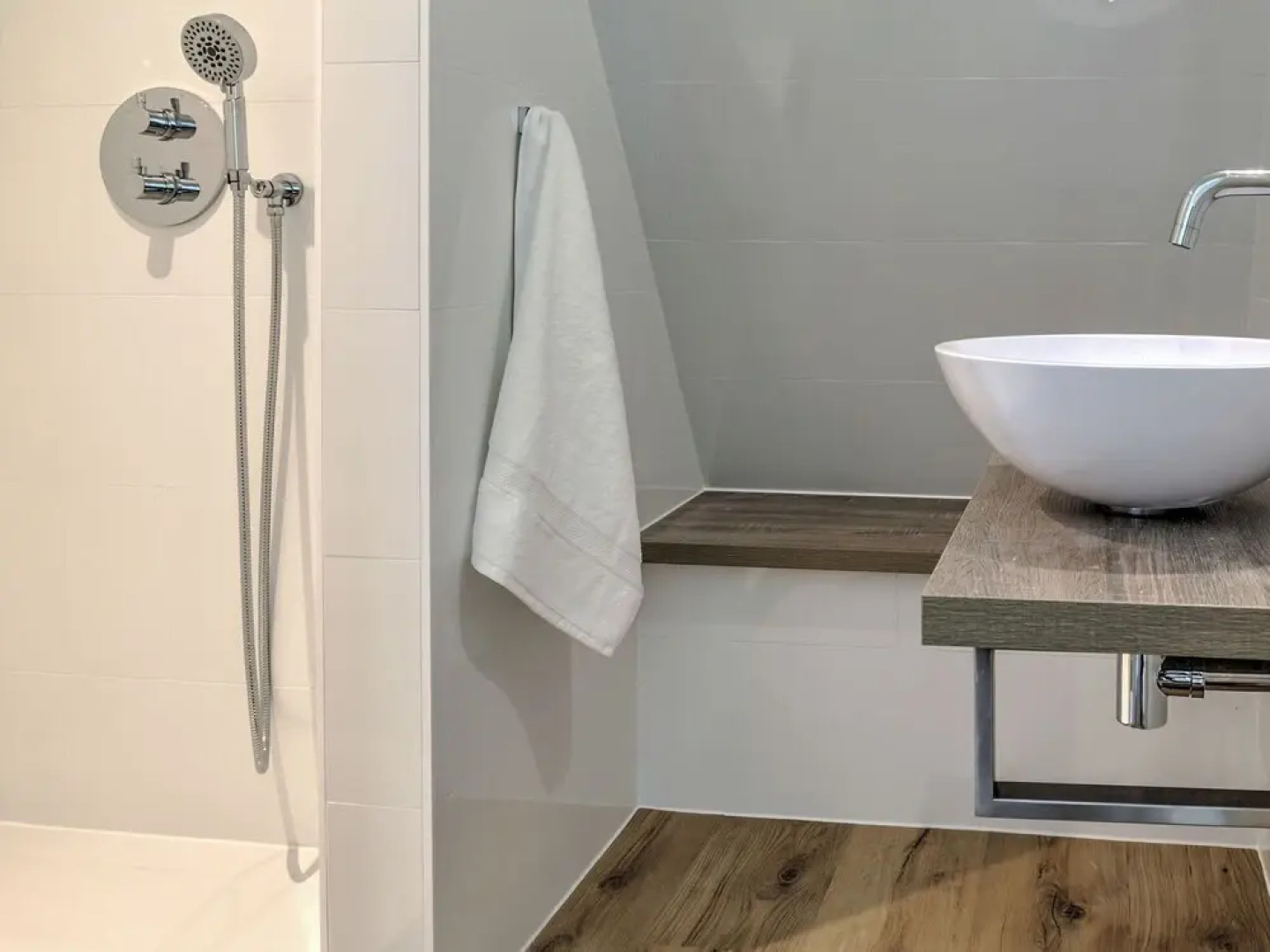 Tranquil Farmhouse in Rijsbergen with Hot Tub and Garden