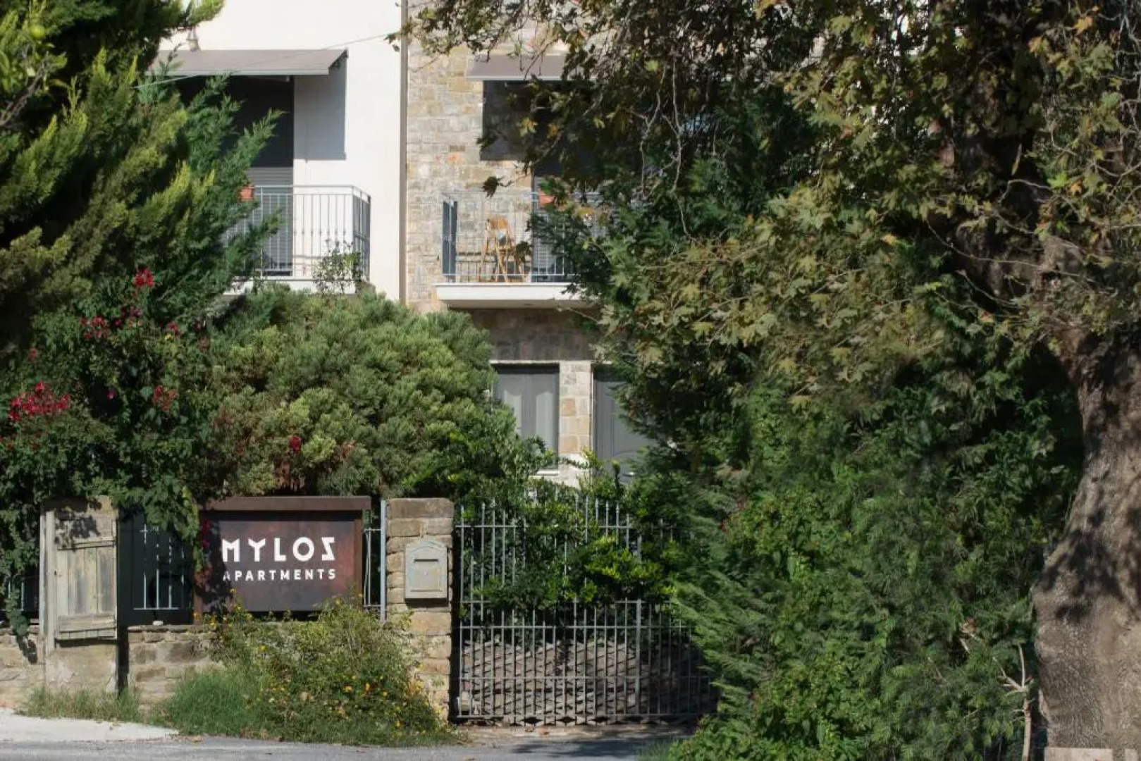 Mylos Apartments