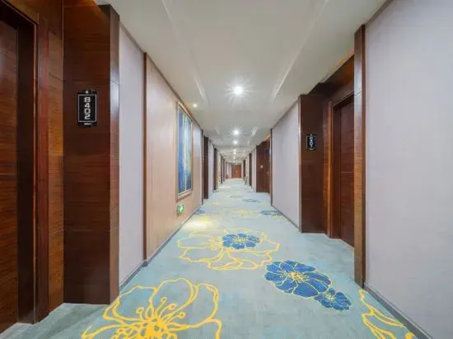Shengjing Yijia Hotel (Gucheng Fanyang Road Underground Mall)