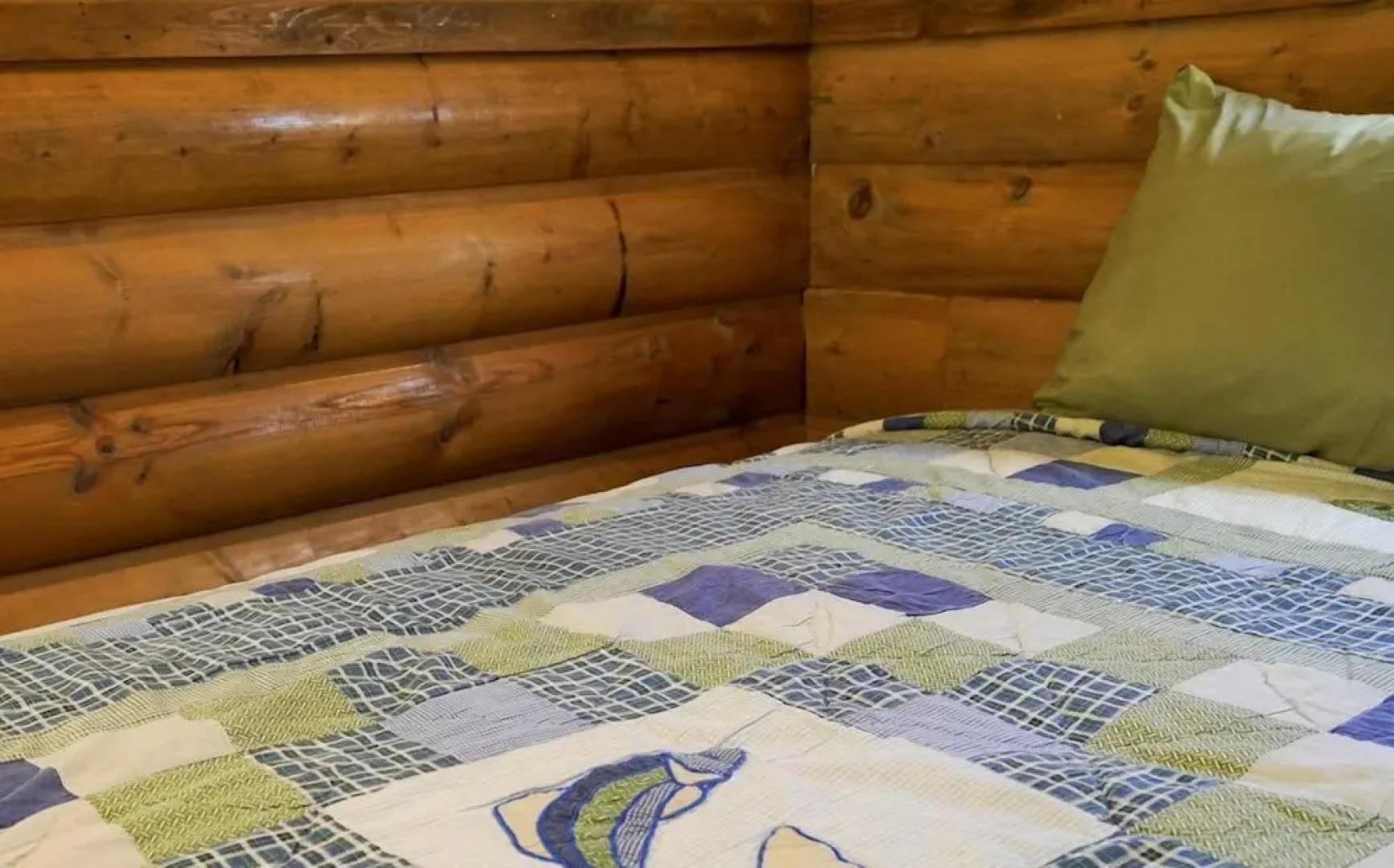 Twin Pines Lodge & Cabins