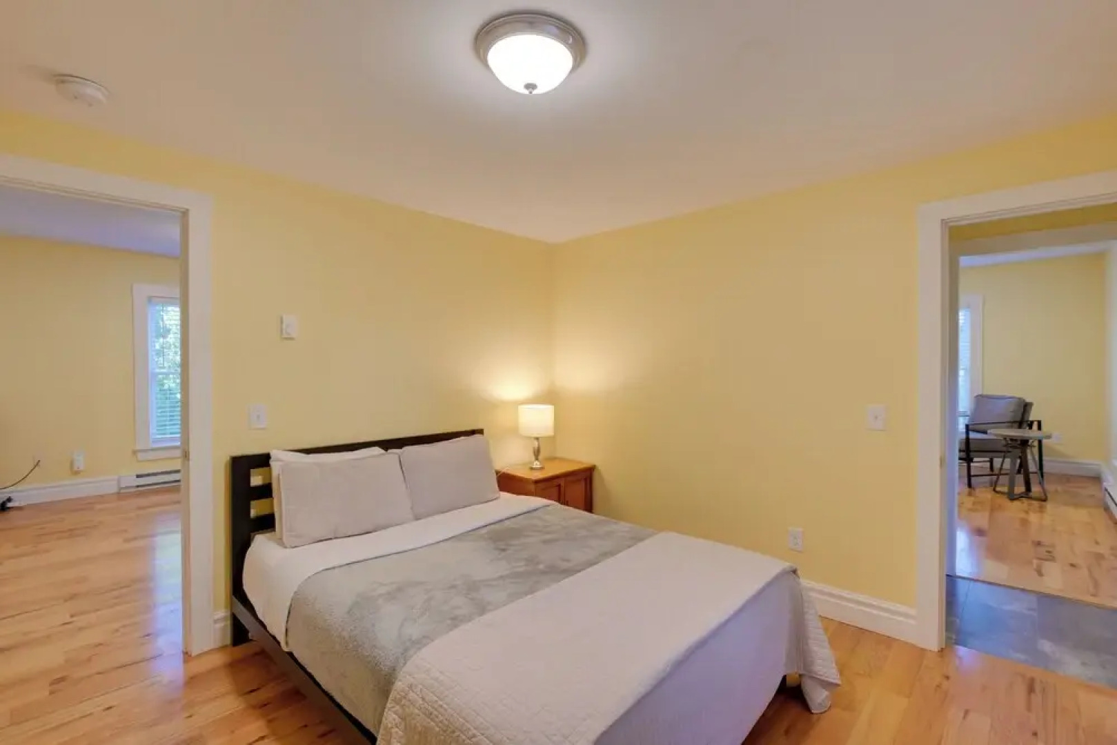 Walk to Sorrento Town Dock: Pet-friendly Apartment