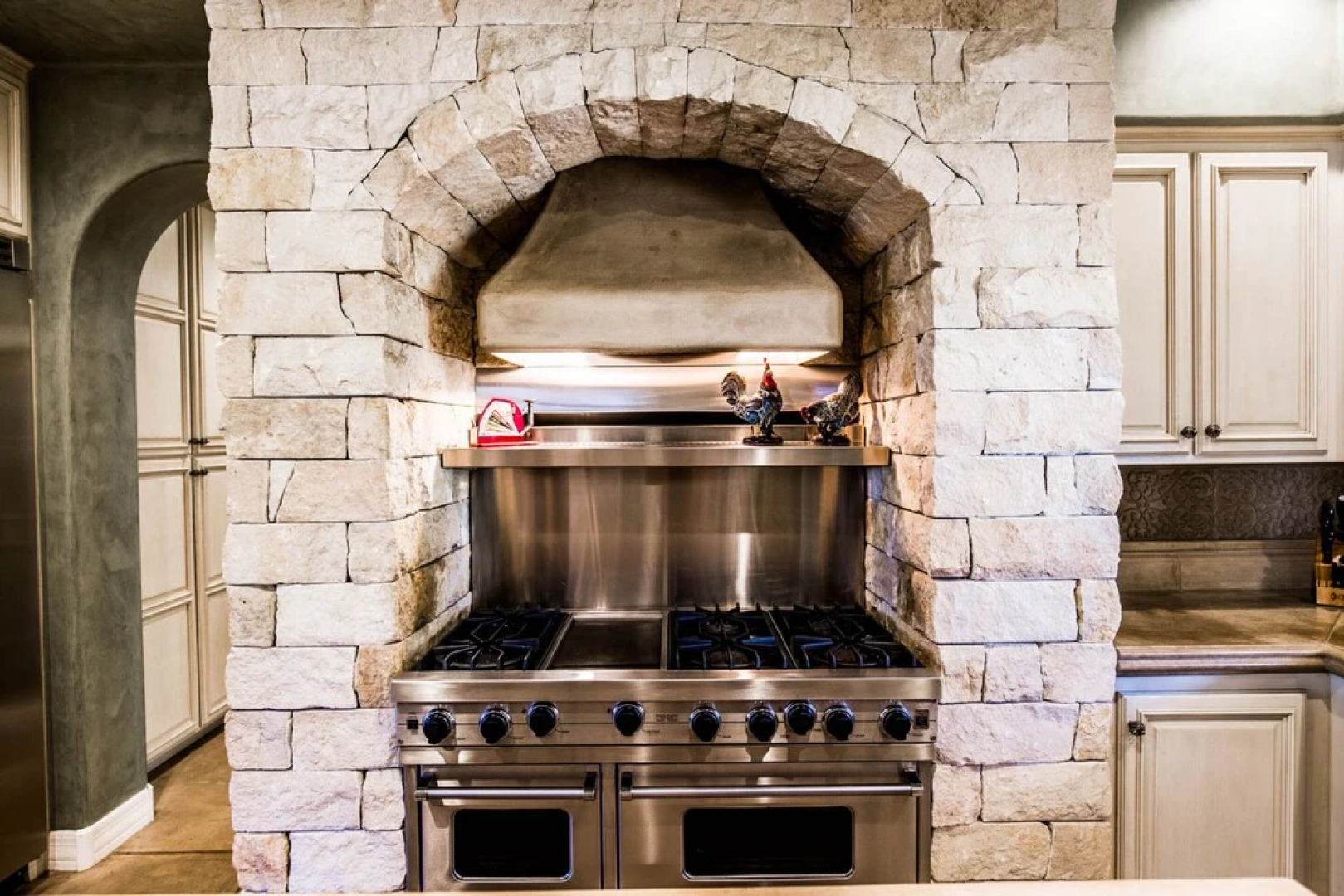 Catalina by Avantstay | Private Grand Estate - Backyard & Pool