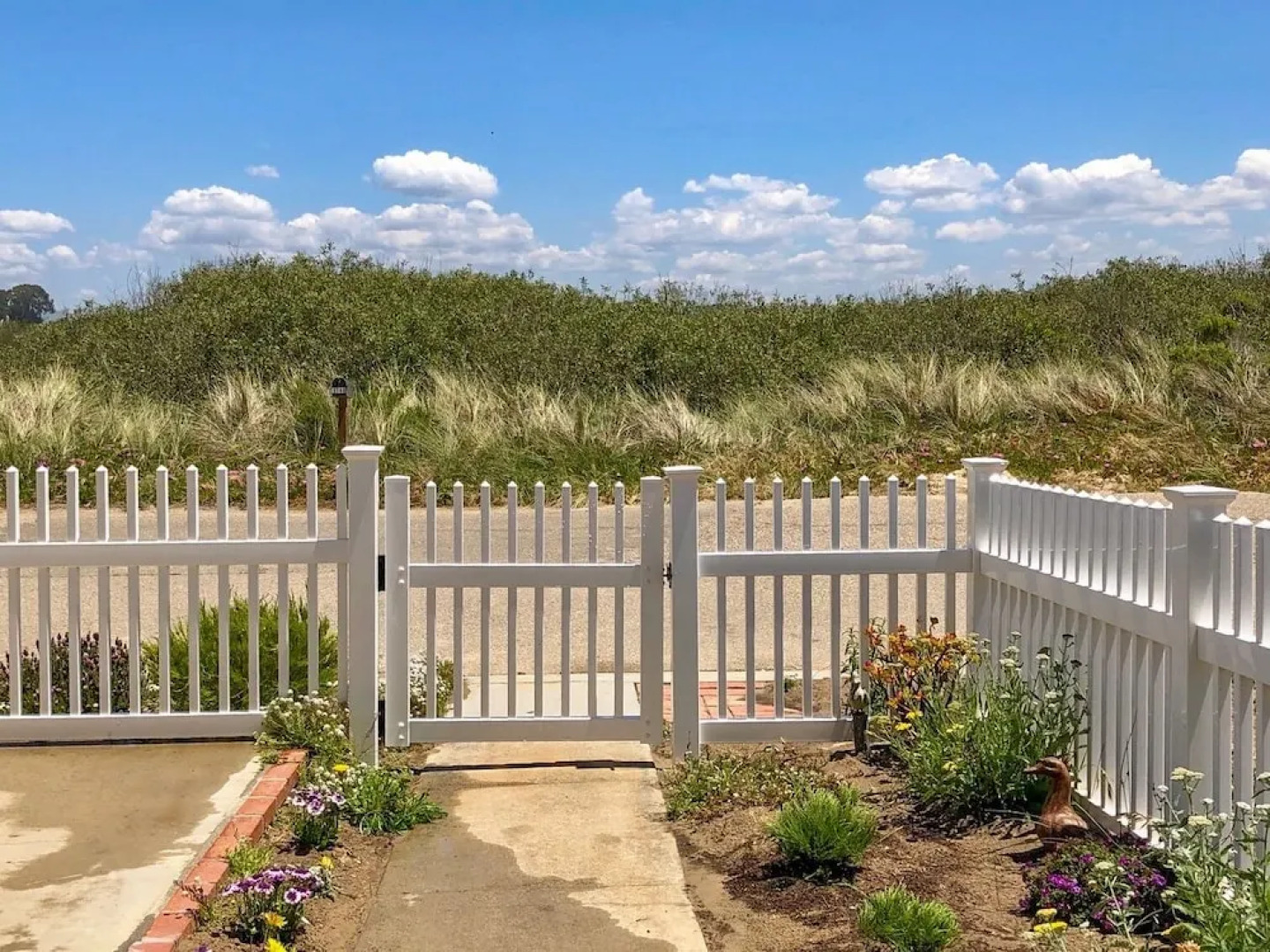 1740 Laguna Drive Home 3 Bedrooms 2 Bathrooms Home