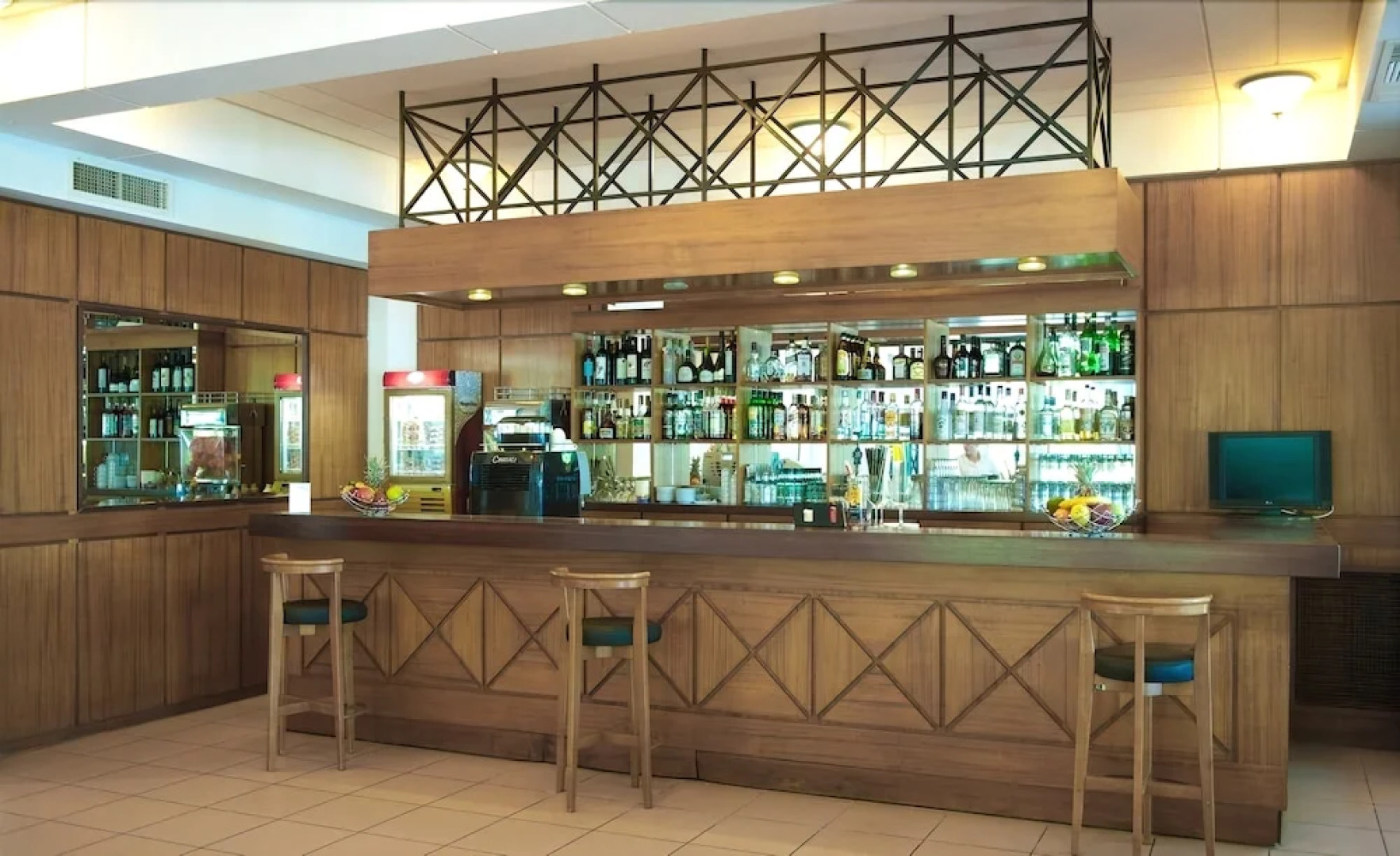 PHEIA, Vriniotis Resorts