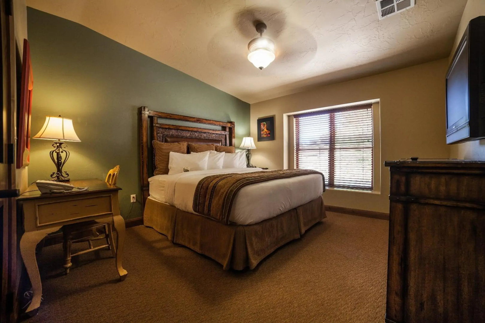 Cable Mountain Lodge