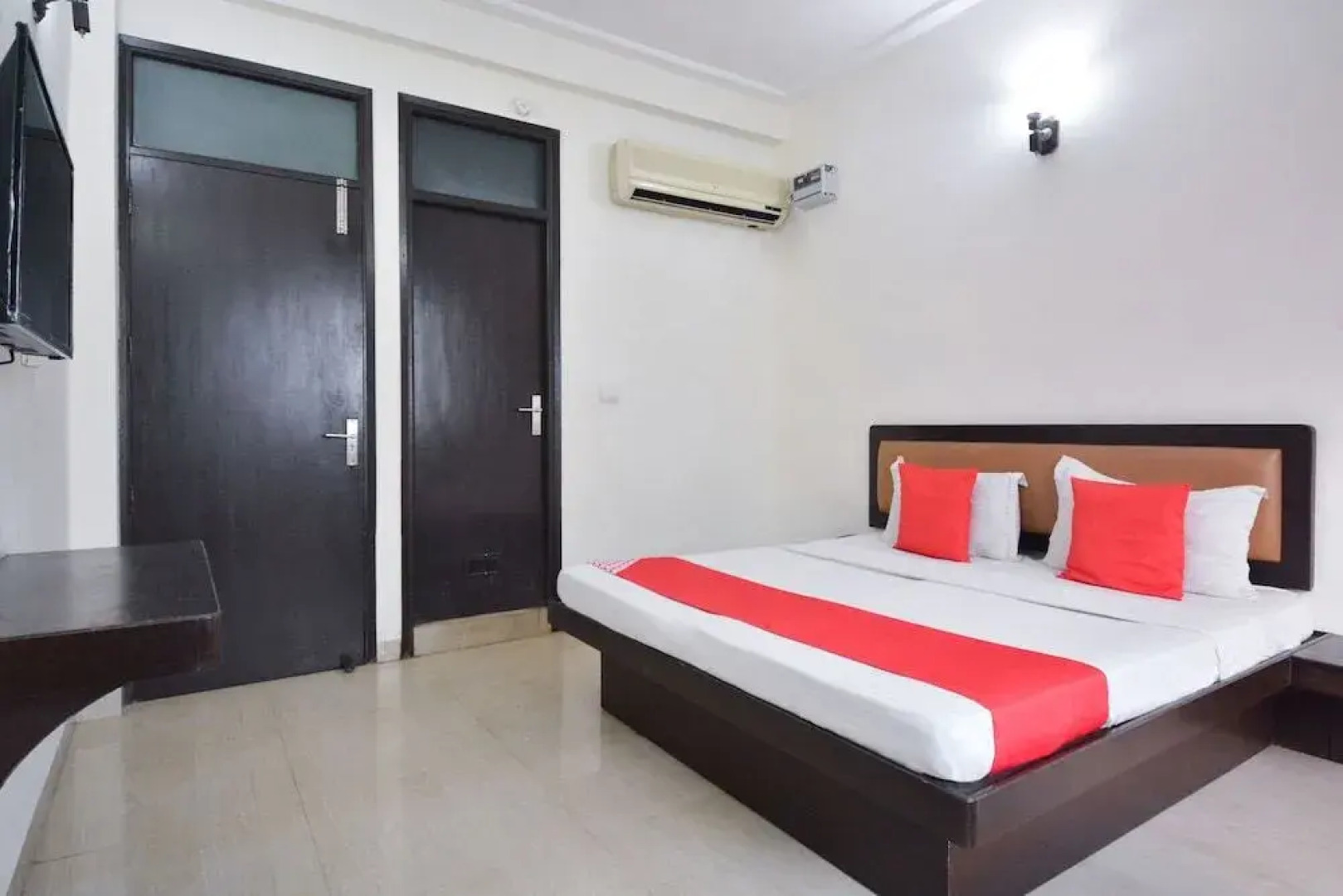 Oyo 32424 Hotel Lavanya