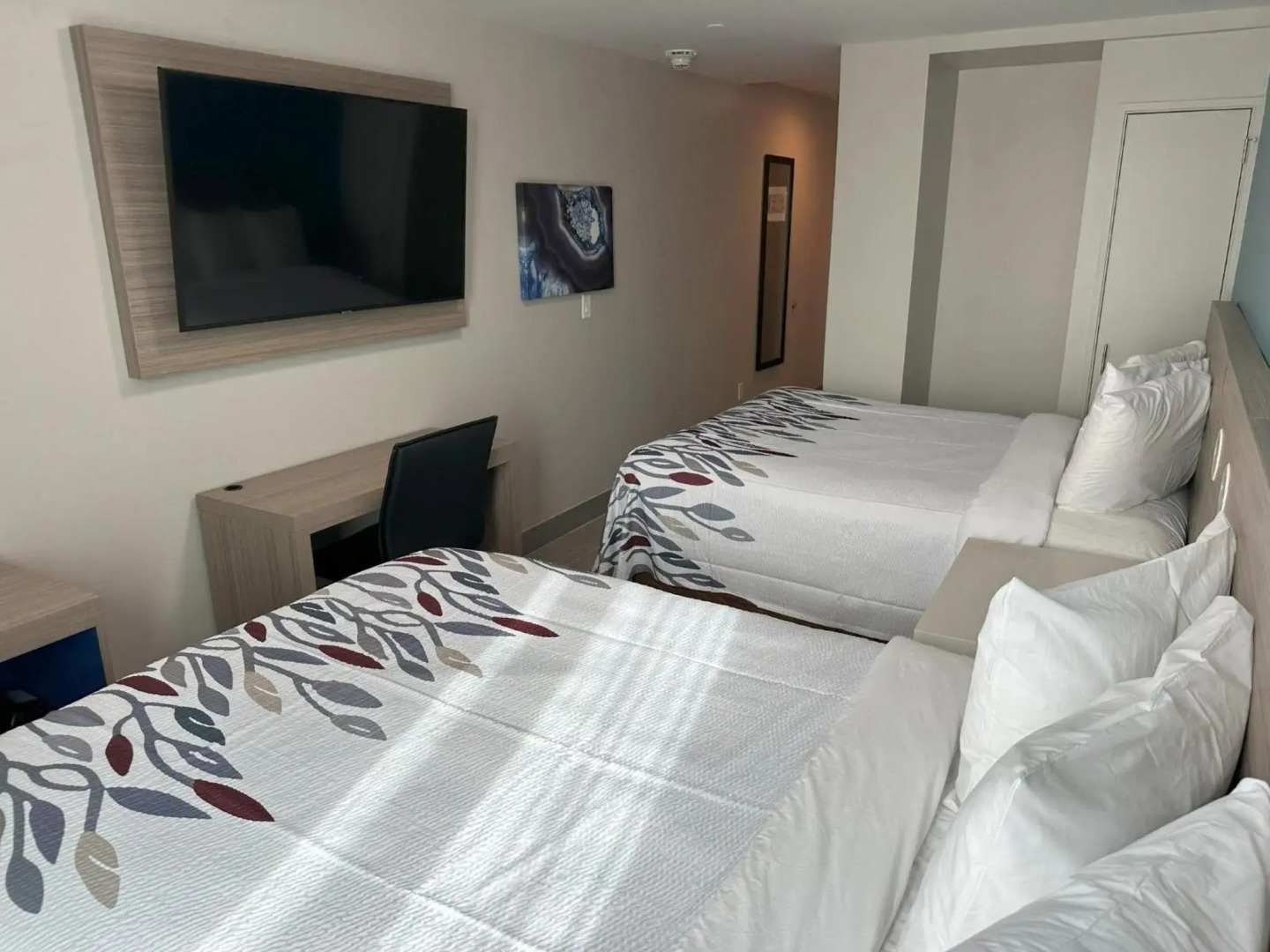 Four Points by Sheraton Milwaukee North Shore