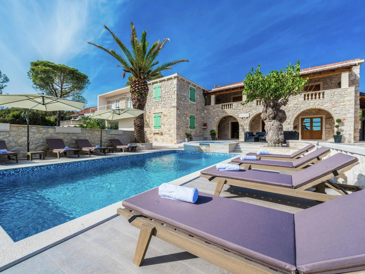 Villa in Sukosan With Pool Near the Sea