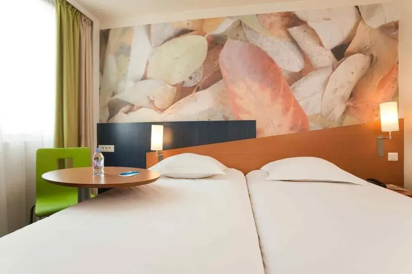 Express By Holiday Inn Hotel Hotel
