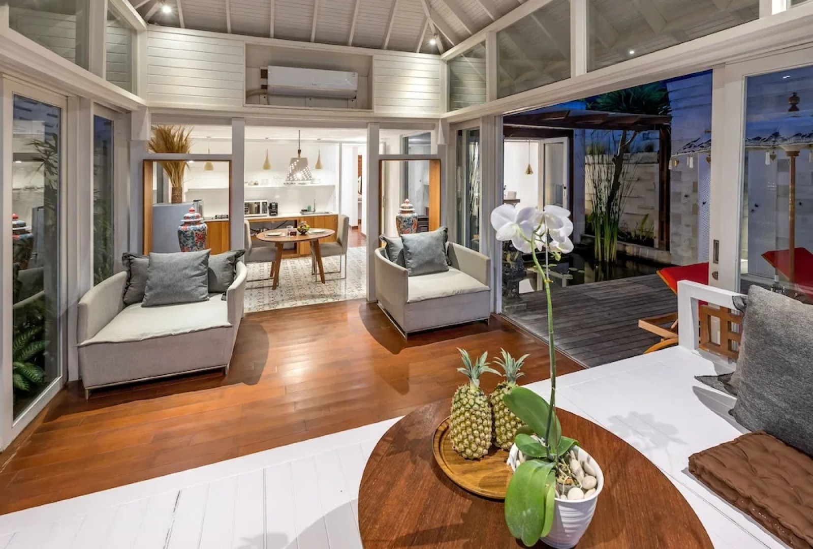 Exquisite Oceanfront 1 Br Villa in Seminyak