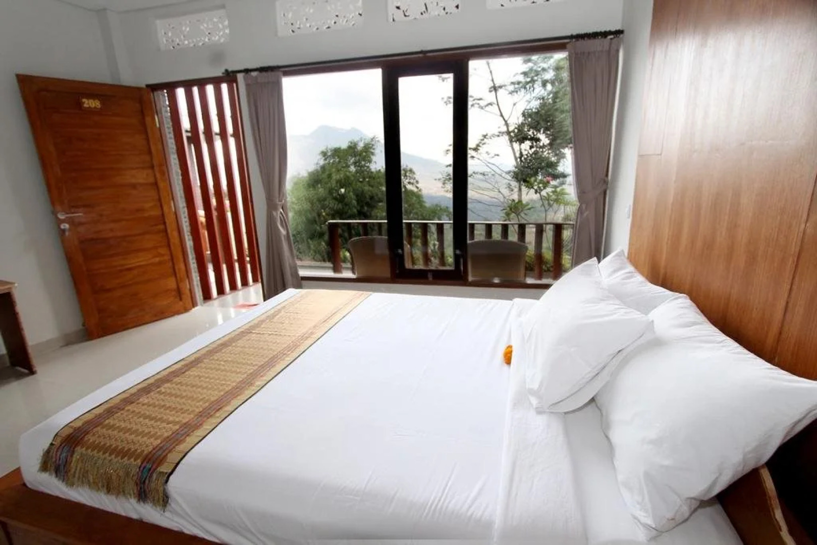 Caldera Hotel & Restaurant