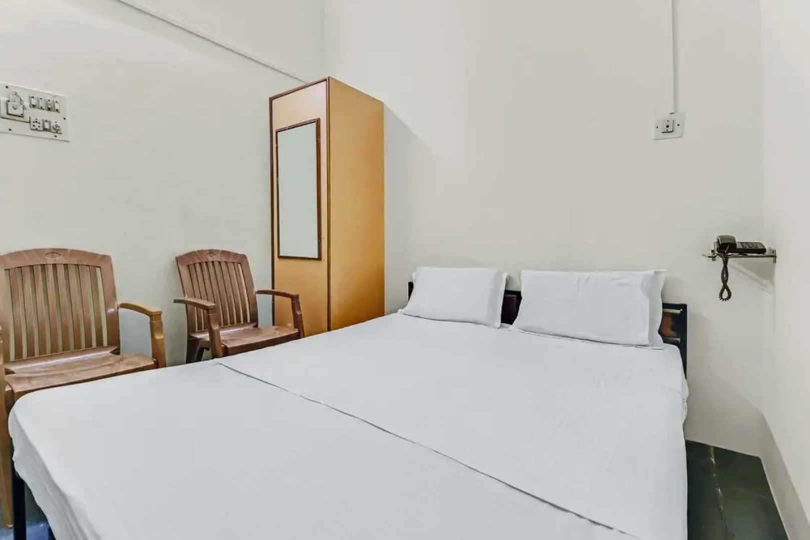 SPOT ON 44268 Shanthi Comforts