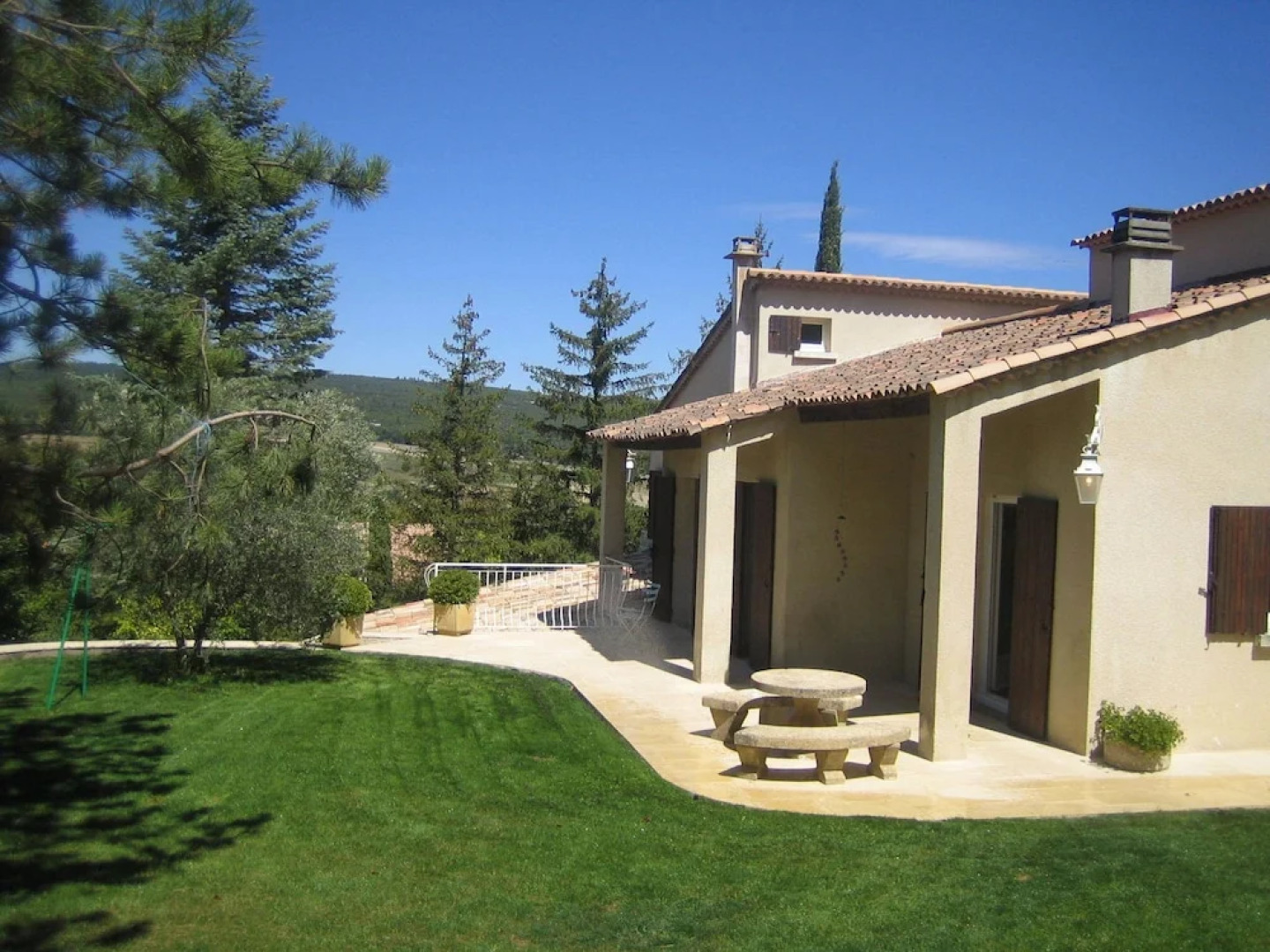 Attractive Holiday Home in Céreste With Swimming Pool