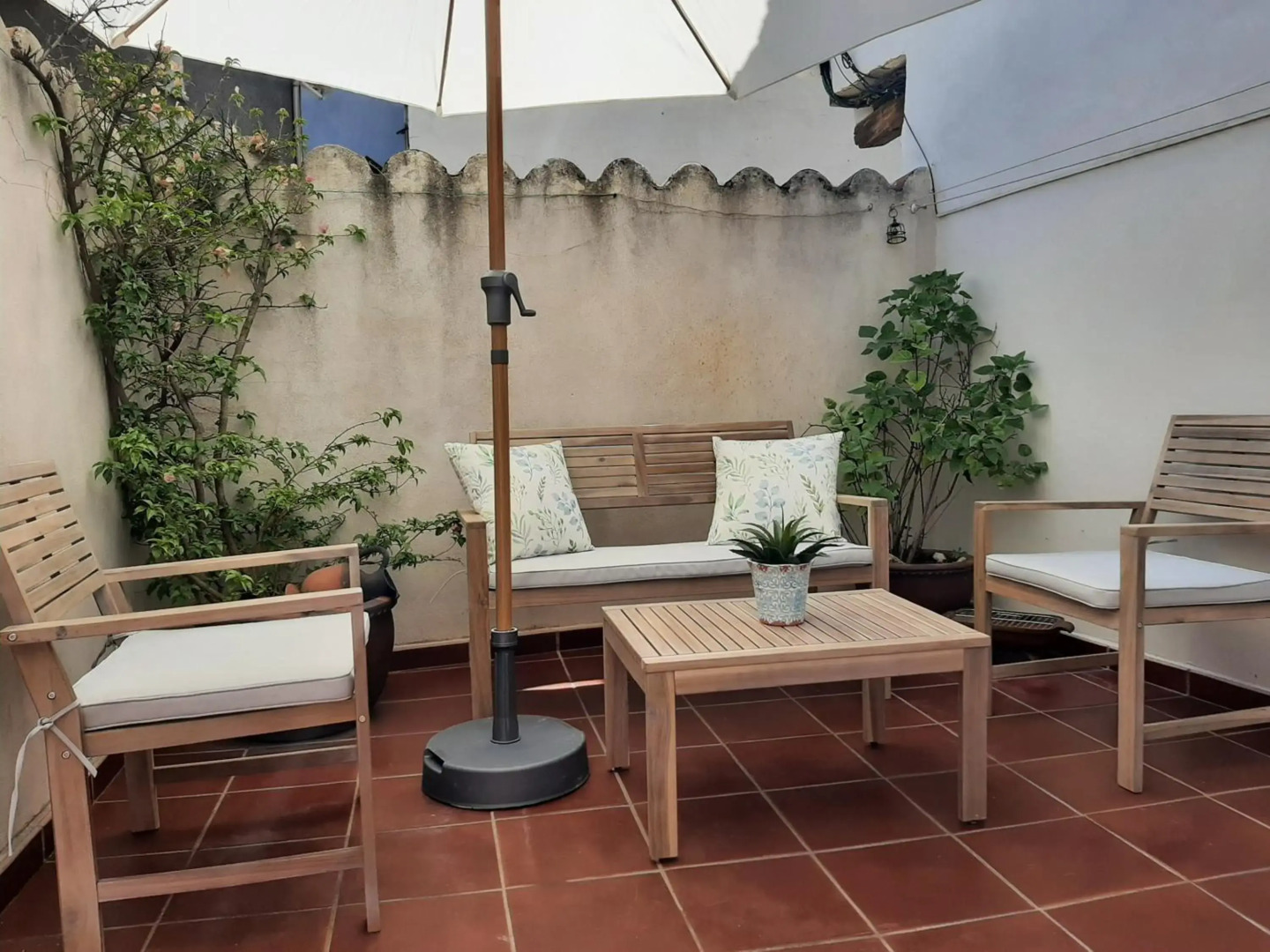 Casa con patio y chimenea en Piedralaves