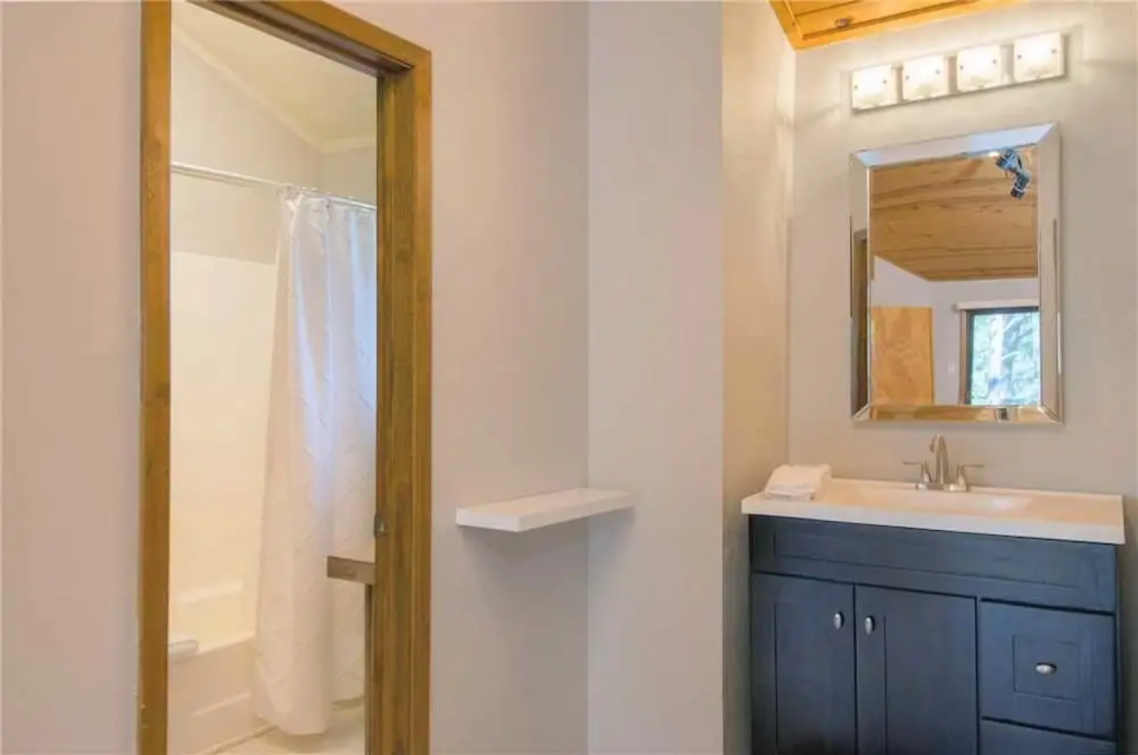 Air Nuevo - Three Bedroom Cabin