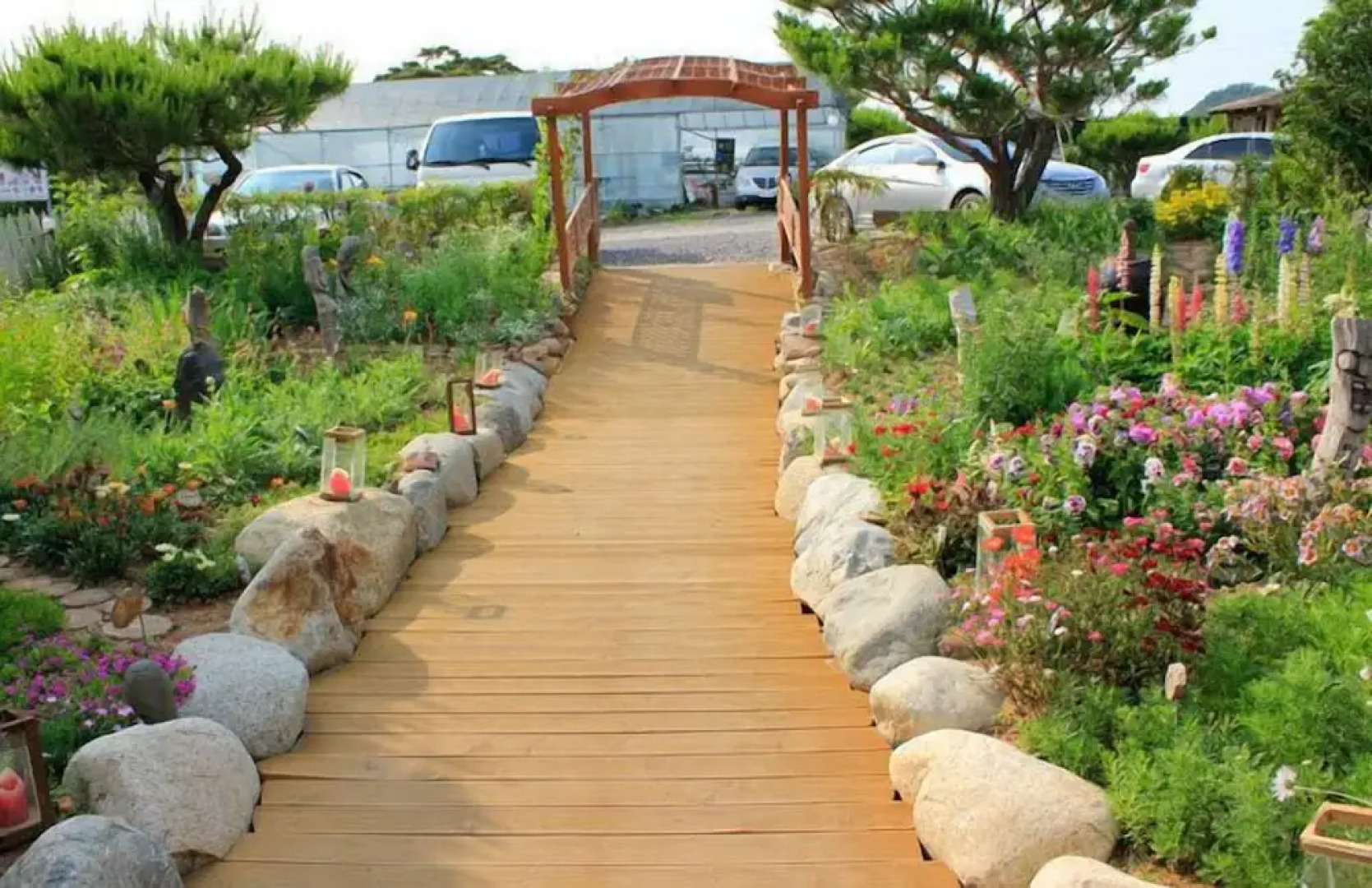 White House on the Hill HayanZip