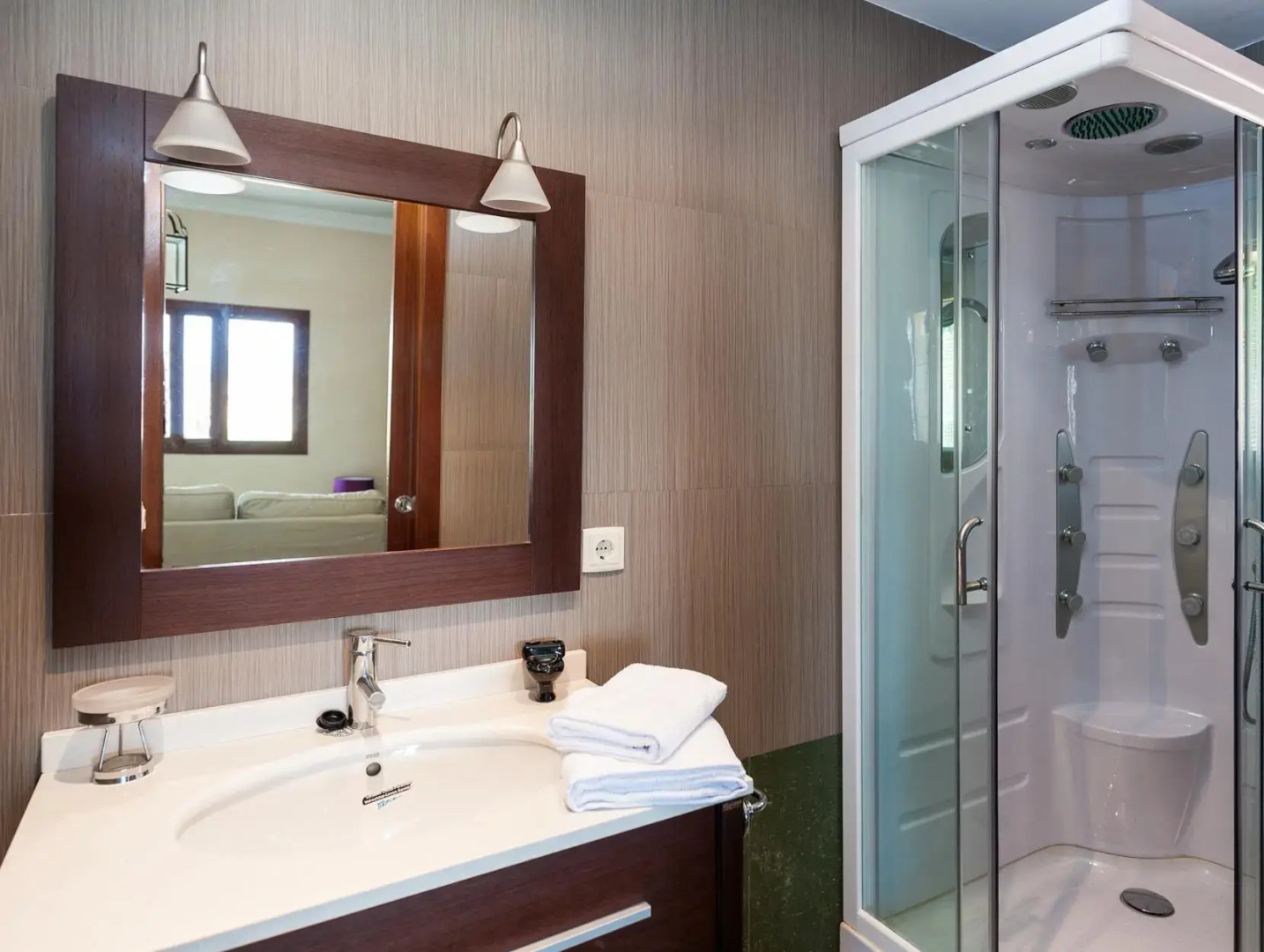 ES Llorer DE CAS Canar