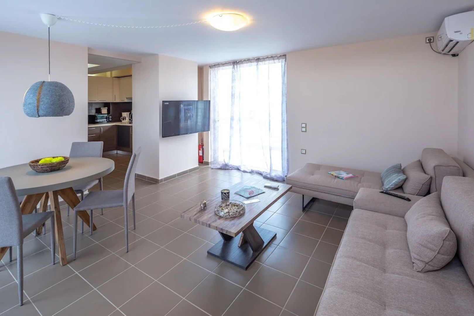 Solon - Deluxe City Center Apartment