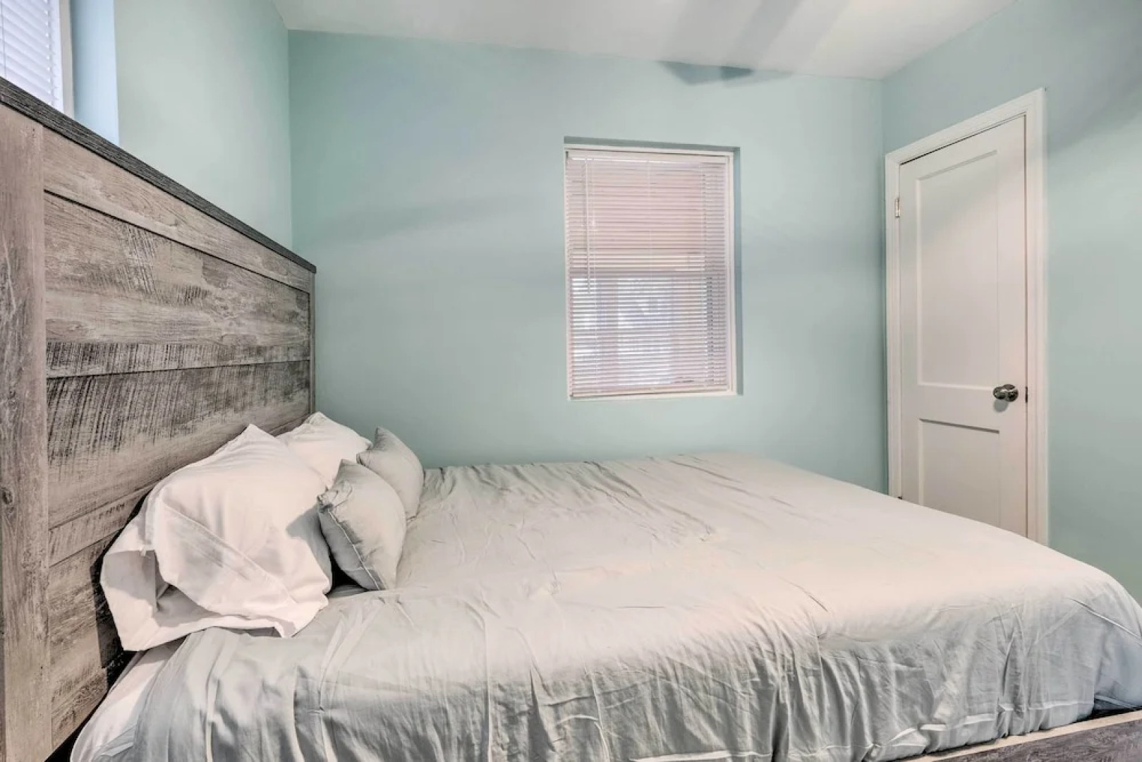 Updated North Beach Cottage: Pet Friendly!