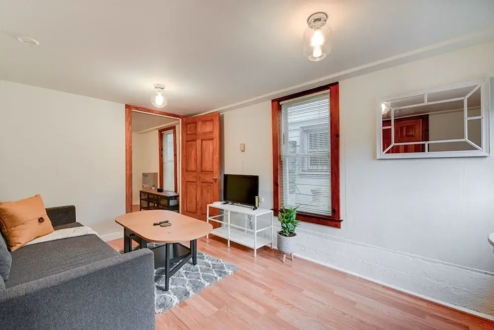 Quaint And Charming 2br Apt In Central Oakland 2 Bedroom Apts by Redawning