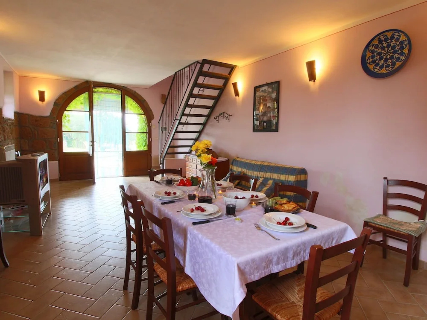 Scenic Farmhouse with Swimming Pool by Forest in Sorano