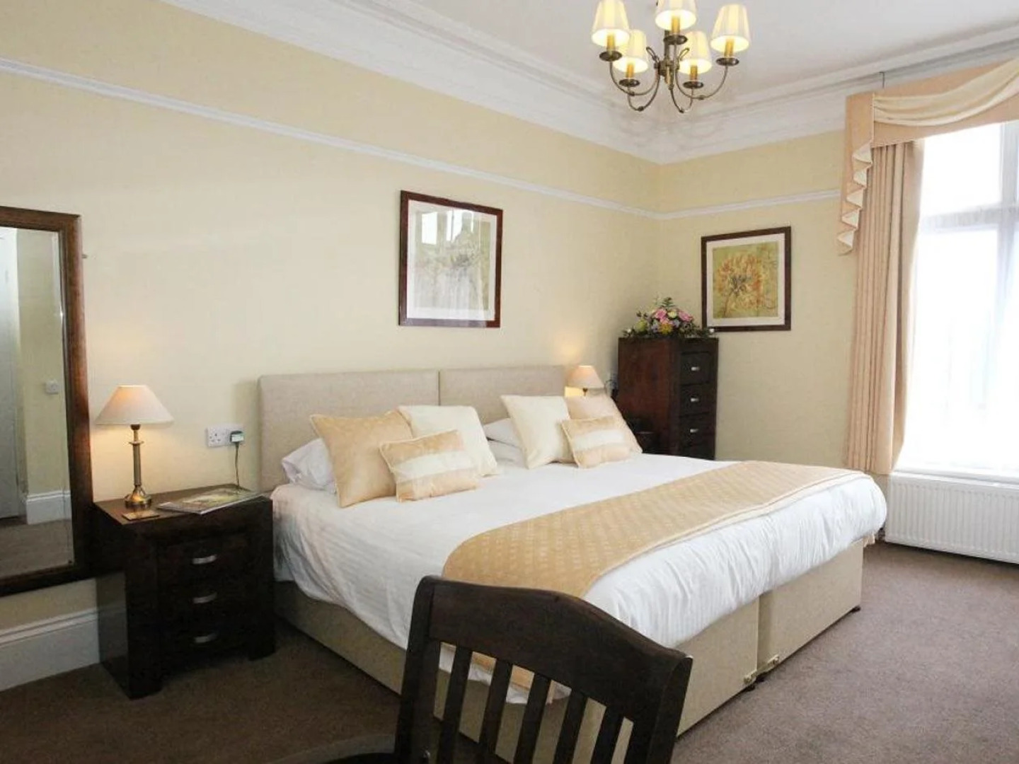 The Robin Hill Hotel